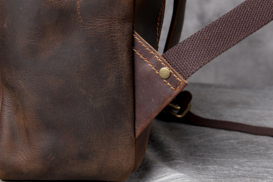 Lederrucksack mit Laptopfach 15 L – Carea — 63