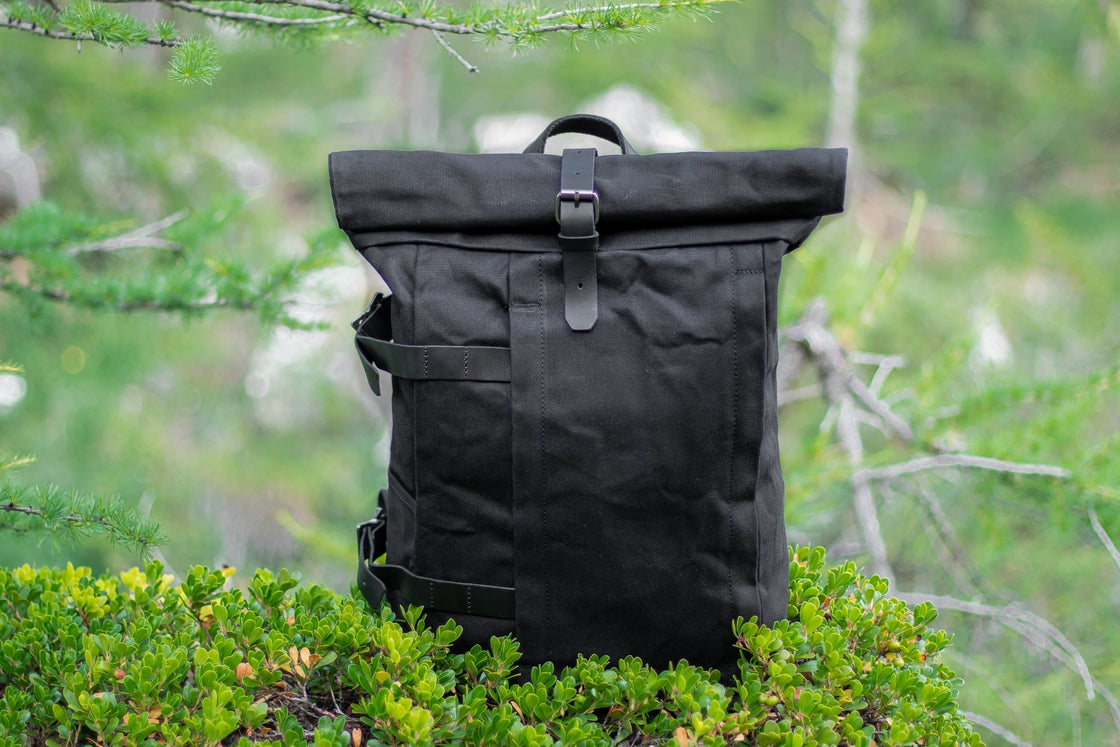 Gstaad noir vintage en toile cirée imperméable et cuir avec fermeture roll-top old school