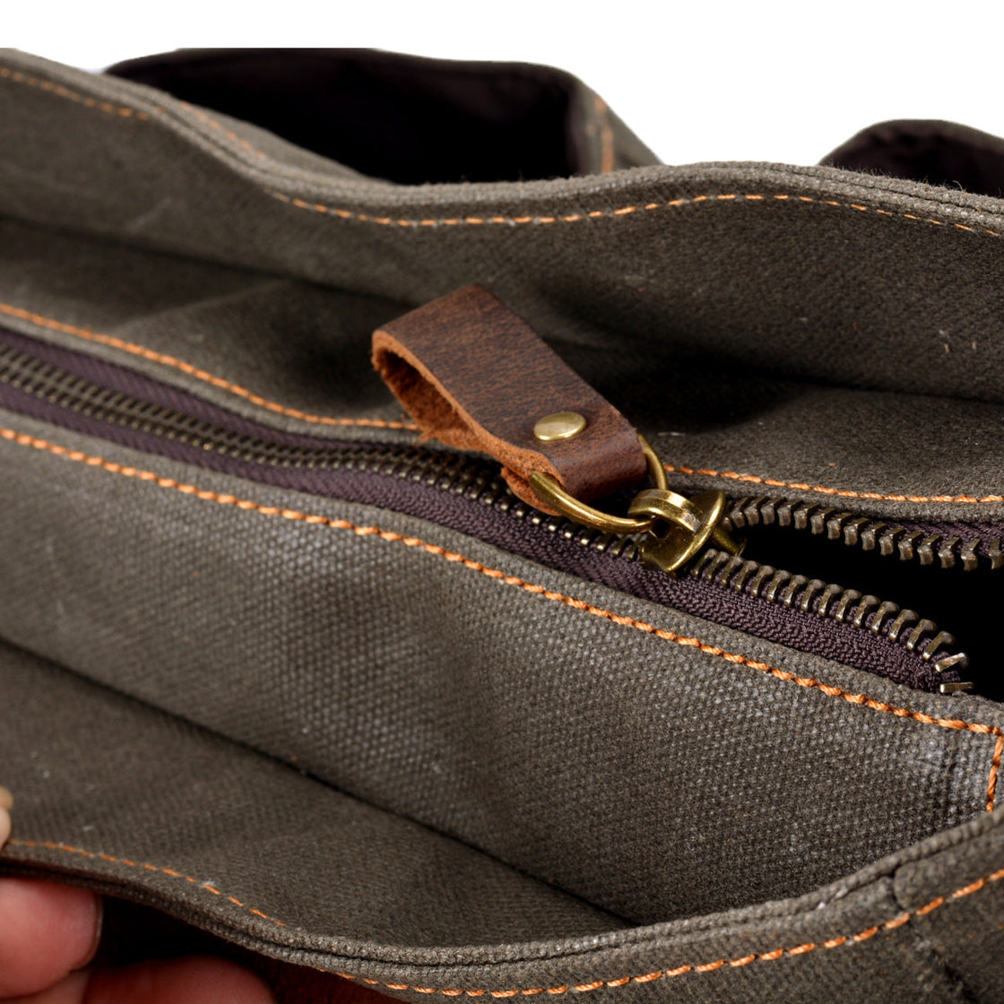 rabat en cuir avec rivets poignée en cuir renforcée de la besace de DIYION, modèle tulsa