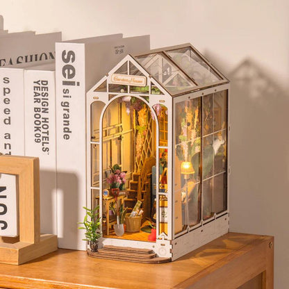Diyion™ | Holiday Garden House DIY Book Nook - Diyion