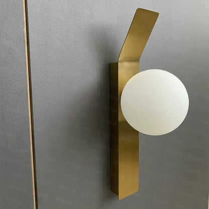 GildedLume – Wall Light with Golden Glass Sphere