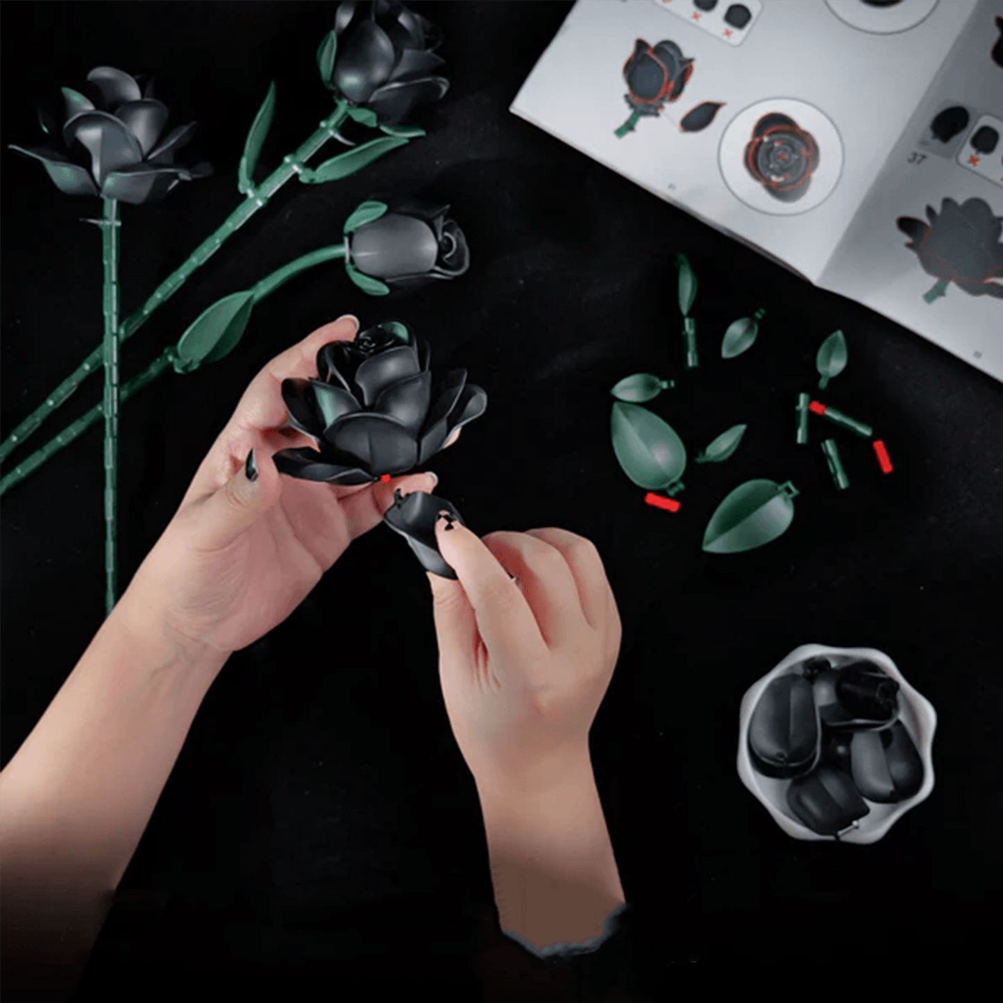 Diyion | Eternal Black Rose Bouquet Building Blocks - Diyion
