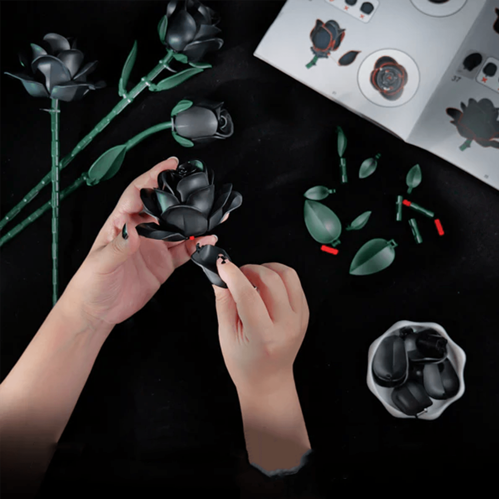 Diyion | Eternal Black Rose Bouquet Building Blocks - Diyion