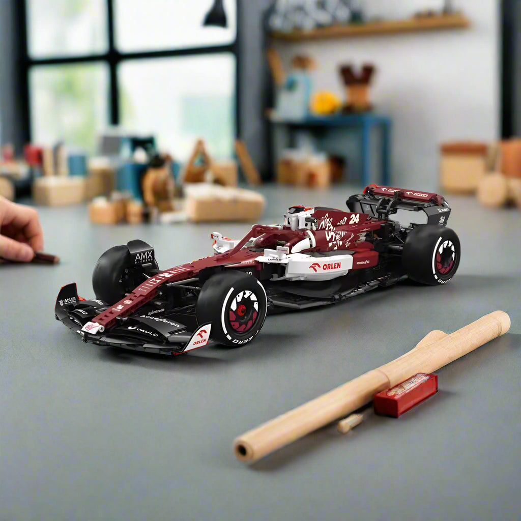 Diyion | Alfa Romeo F1 Team ORLEN C42 Racing Builder