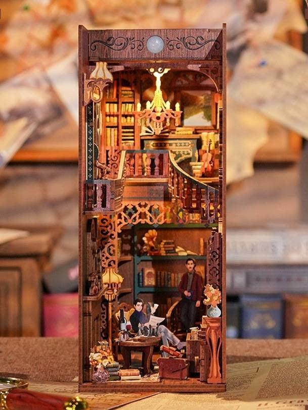 Sherlock Holmes Detective Agency DIY Book Nook Kit - DIYION